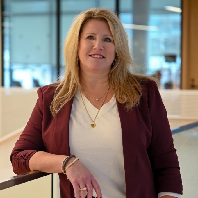 Headshot of Amy Roesel